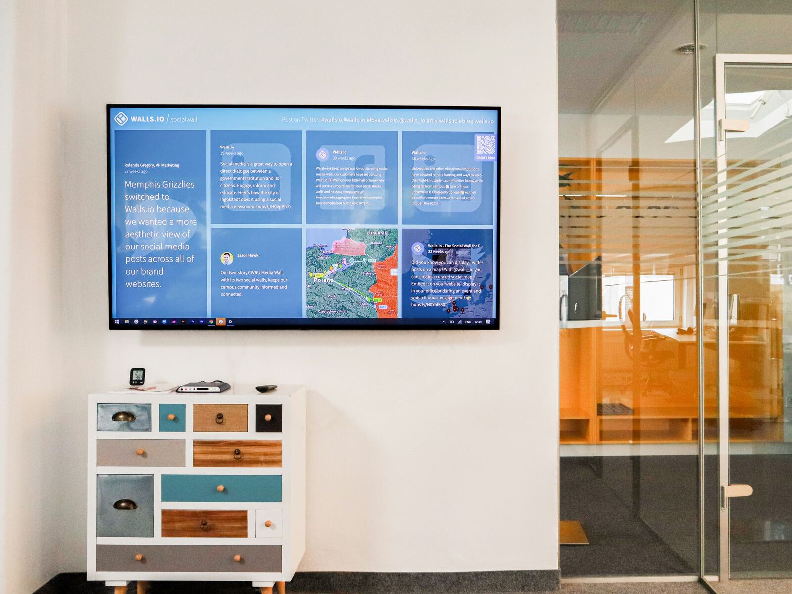Digital signage and wayfinding displays in a modern environment
